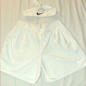 Nike shorts and headpiece ✔️🤍 like new🤍🖤